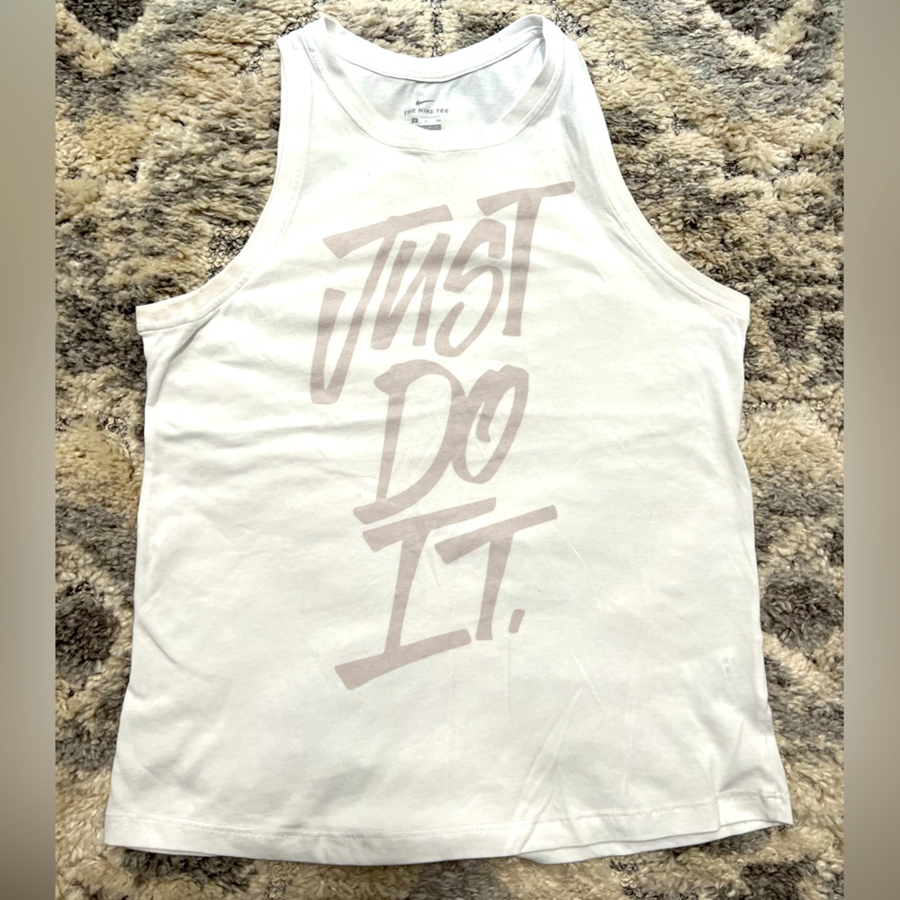 Woman’s Nike drifit tank top
